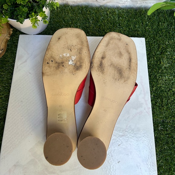 SHEKUDO
Alesandra patch mule gently used US 10
$360
Color
Red - Picture 17 of 17